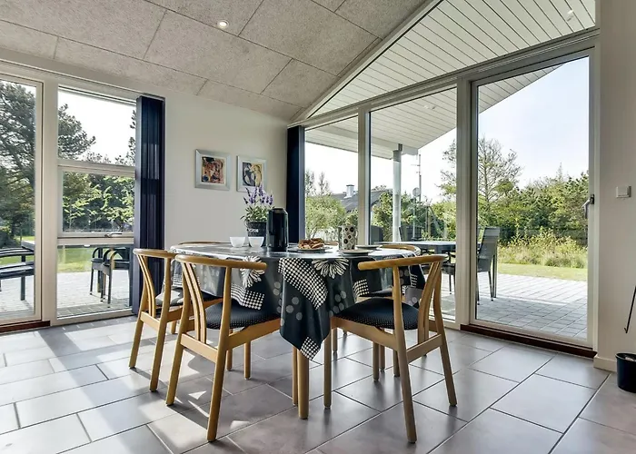 Stacey - 800m From The Sea By Interhome